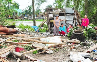 The recent cyclone collapsed several houses and killed nine people in the Mekong Delta this month (Photo: SGGP) The recent cyclone collapsed several houses and killed nine people in the Mekong Delta this month (Photo: SGGP)